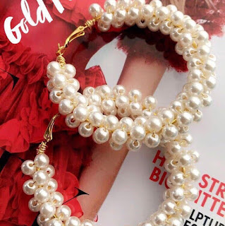 small pearls earrings circle shape