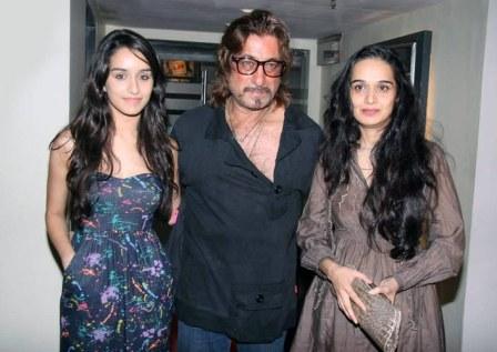 Shraddha Kapoor with father and mother 