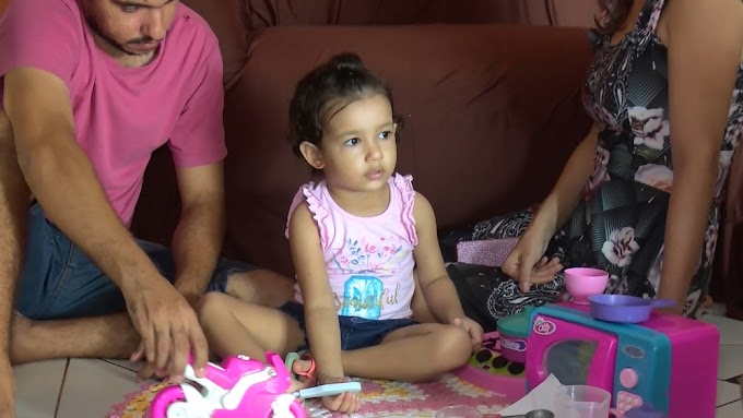 Menina de 3 anos supera câncer raro e pais relembram luta médica: 'mudamos até de cidade para tratá-la'