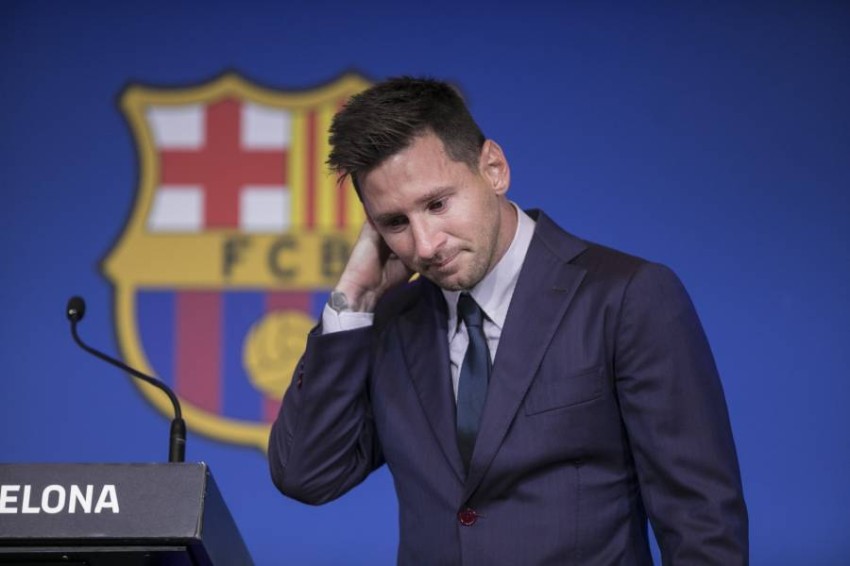 Details of Lionel Messi's contract with Paris Saint-Germain Argentine star Lionel Messi, accompanied by his wife, Antonella Roccuzzo, arrived at Le Bourget Airport in Paris, in preparation for the official signing of the French club Paris Saint-Germain in a free transfer deal.