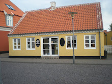 Många gula hus.