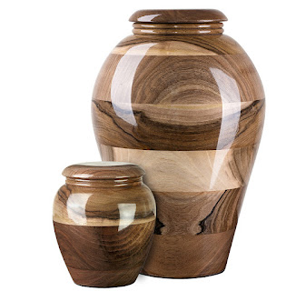 urna drewniana, urny drewniane, urna orzech włoski, urny drewniane na prochy, uena na prochy drewniana