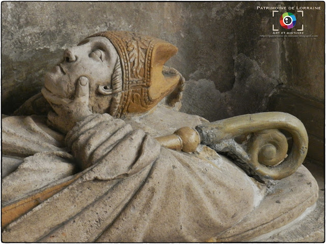 LIVERDUN (54) - Enfeu et gisant de Saint-Euchaire (XVIe siècle)
