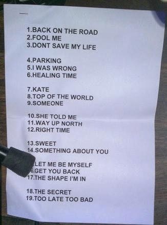 FAKEBAND presentación Shining on everyone setlist