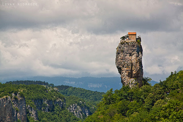 كنز المعرفة ، Months isolated homes around the world