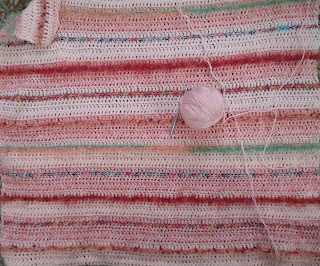 Susana Neiger - Peach crochet blanket with novelty yarn stripes