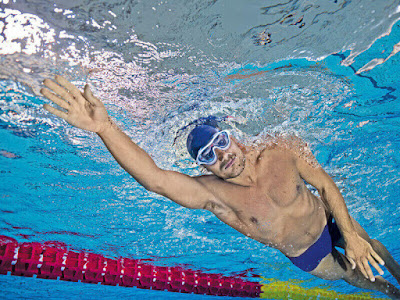 Picture of a male swimmer, viewed from below doing freestyle. This is how to perfect your freestyle hand entry