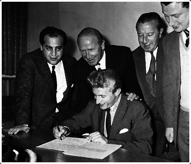 Denis Law signs for Manchester United