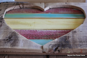 reclaimed wood, painted salvaged wood heart art http://bec4-beyondthepicketfence.blogspot.com/2014/02/reclaimed-wood-heart-art.html