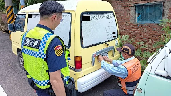 ▲彰化監警使用先進的「車牌辨識系統」取締無牌照行駛的註銷車輛。（彰化監理站提供）