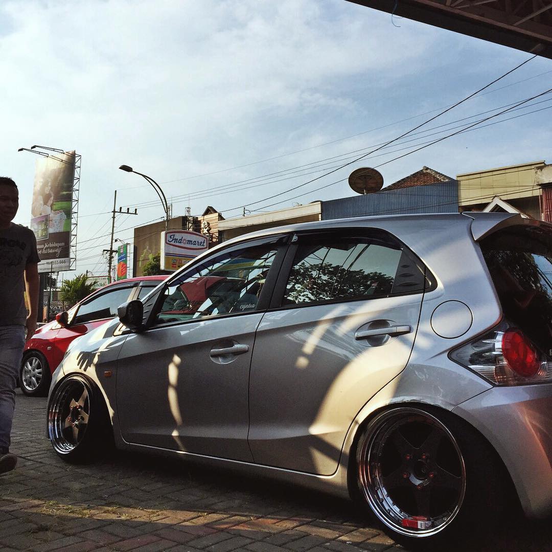  Modifikasi Mobil Ceper Honda Brio Silver Owner 