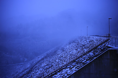 雪の中の荒川ダム