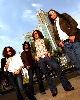 Lirik Lagu Piknik '72 - NAIF