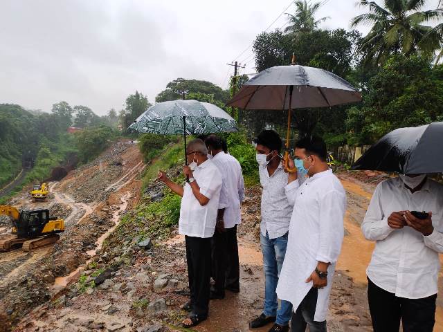 Kulashekhara landslide- ಕುಲಶೇಖರ ಗುಡ್ಡ ಕುಸಿತ ಪ್ರದೇಶಕ್ಕೆ ಲೋಬೋ ಭೇಟಿ, ಶಾಶ್ವತ ಪರಿಹಾರಕ್ಕೆ ಒತ್ತಾಯ