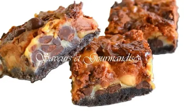 "Gâteau croquant et fondant façon Snickers, caramel et cacahuètes"