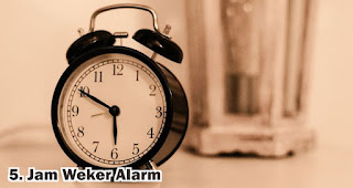 Jam Weker Alarm merupakan salah satu rekomendasi hadiah akhir tahun yang menarik untuk sahabat kamu