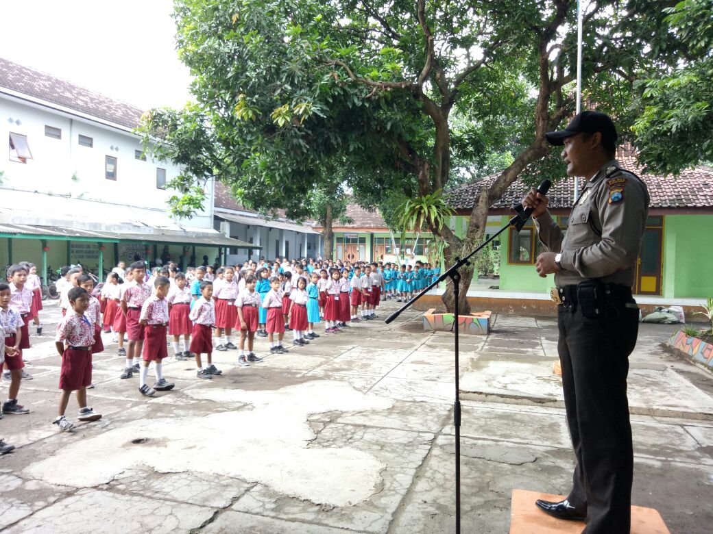 Kunjungan POLSEK Banyuwangi  SDN 2 TUKANGKAYU BANYUWANGI