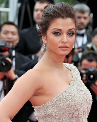 Aishwarya Rai Cannes 2011 looking faty