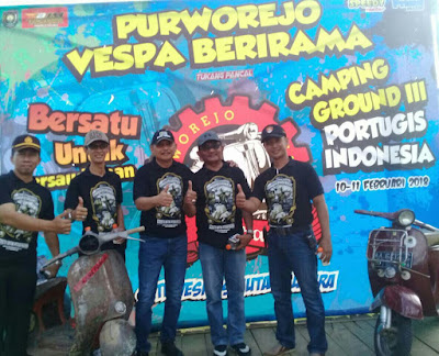Scooter Owner Grup (SOG) Beri Penghargaan Pada ' Purworejo Vespa Berirama' 