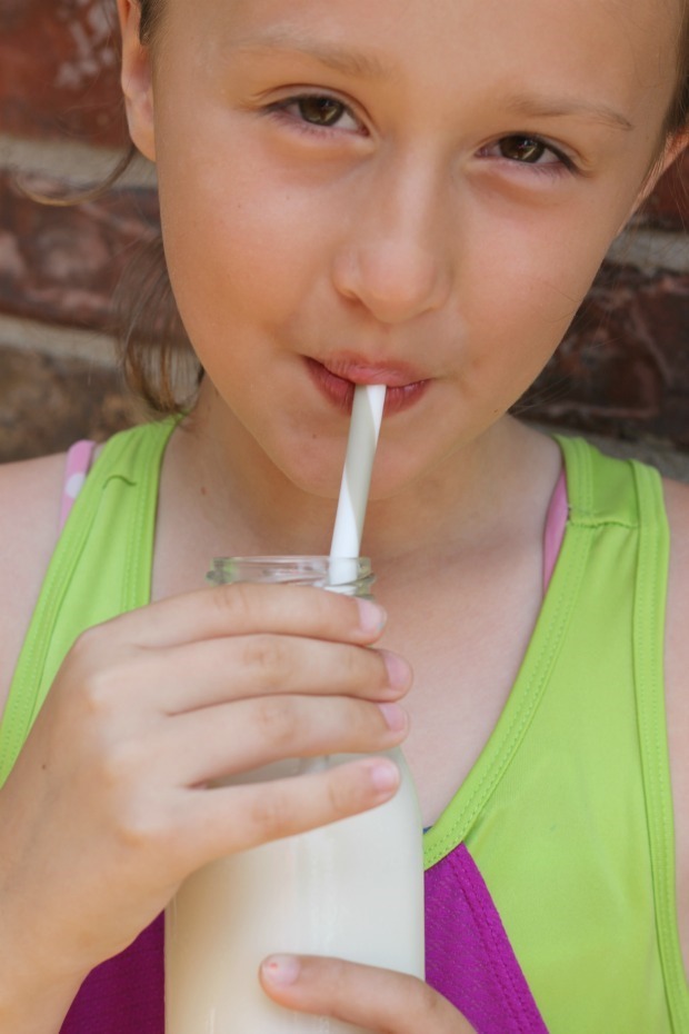 kid drinking milk