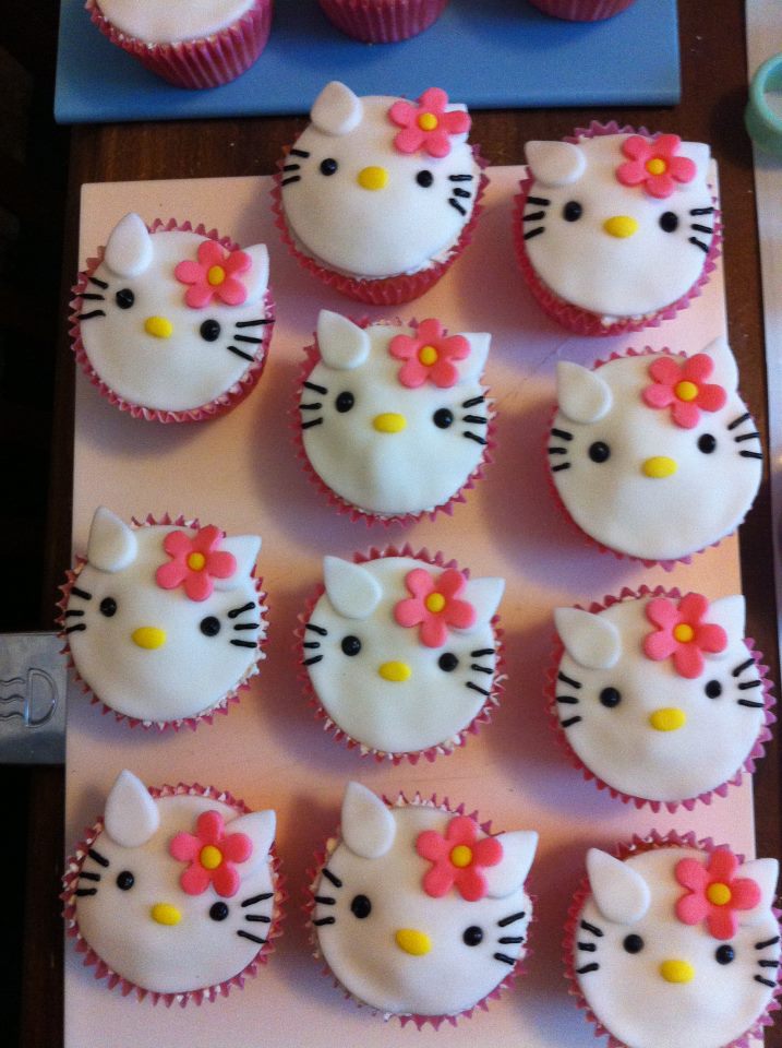 make make she to  some Cupcakes Hello Kitty love with how buttercream Hello to So trex me Kitty. asked icing