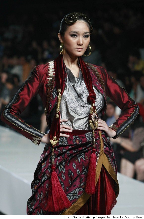 Divalocity  Indonesian Fashion  Designer  Priyo Oktaviano 