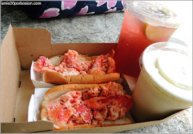 Lobster Roll & Smoothie de Piña Colada & Raspberry Lime Rickey