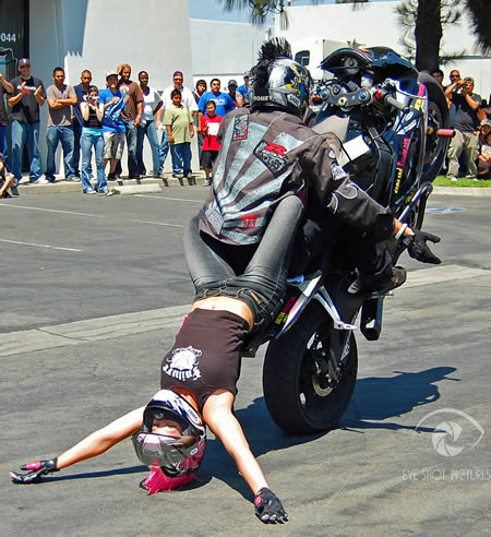 bikes stunts images. crazy moto stunts