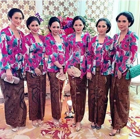  12 model baju batik seragam pesta pernikahan modern 
