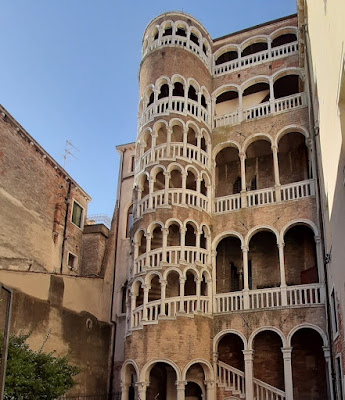 Scala Contarini del Bovolo