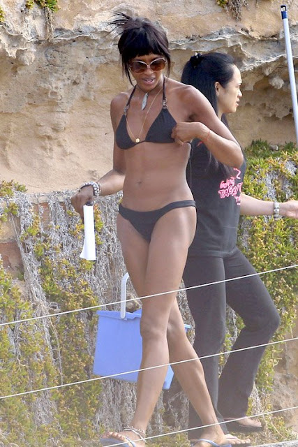 Naomi-Campbell-Shows-Off-her-Bikini-Body