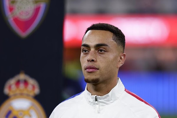Oficial: PSV, firma cedido Dest