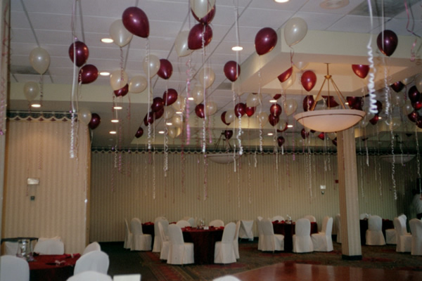 I think its very simple way to get a cheap wedding balloon decorations