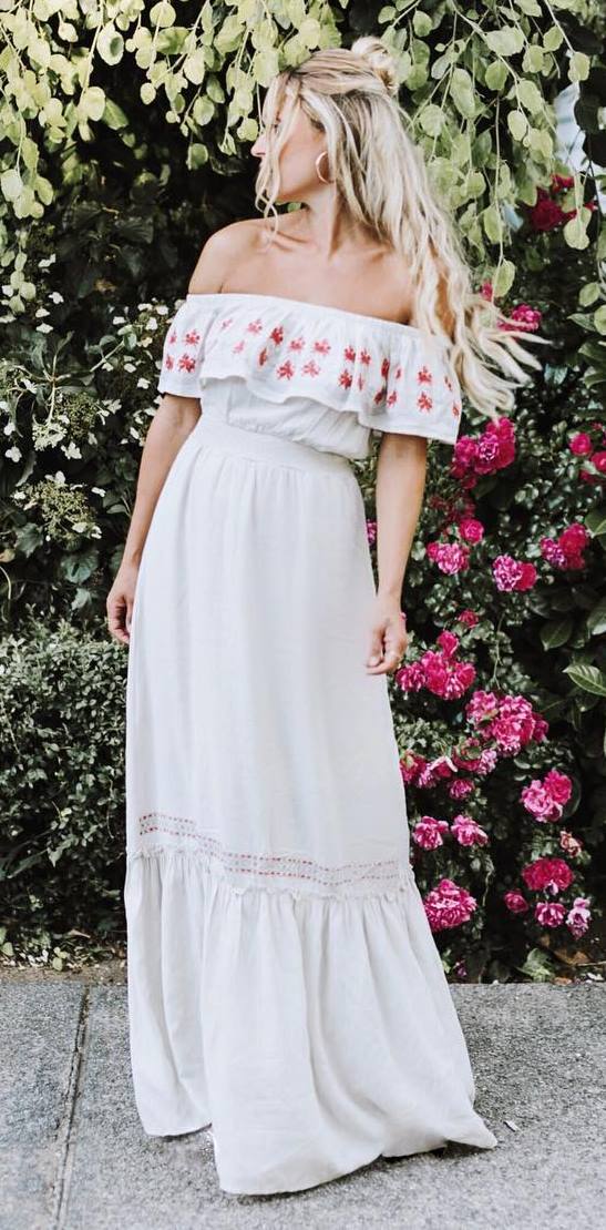 cool bohemian style outfit: maxi dress