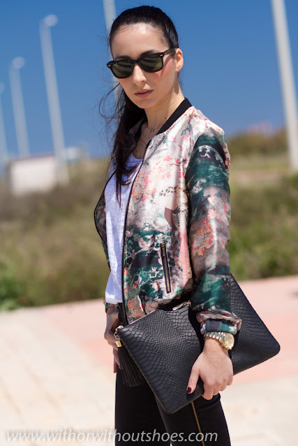 Bomber de seda con estampado oriental