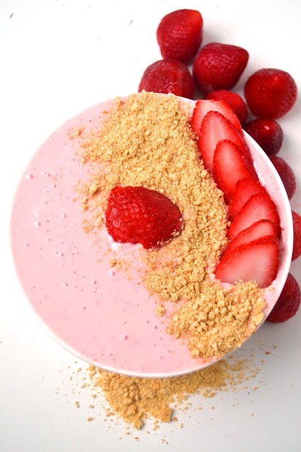 Strawberry Cheesecake Smoothie Bowl