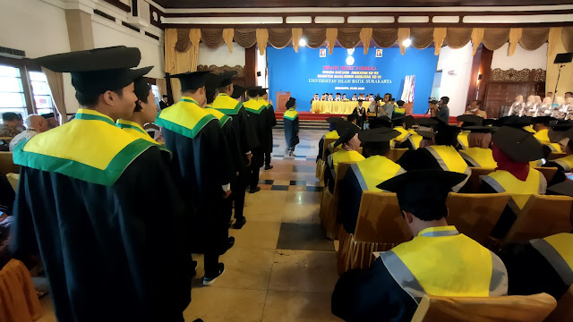 Dapat Penghargaan Saat Gelaran Wisuda, Ini Deretan Prestasi Mahasiswa dan Dosen UNIBA Surakarta