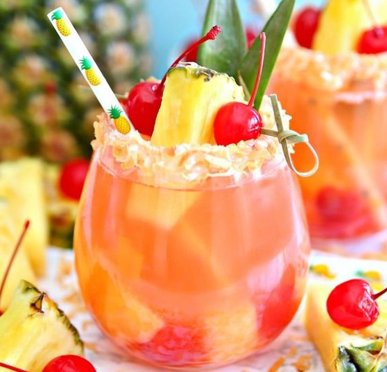 Sparkling Pina Colada Rum Punch #drinks #cocktails