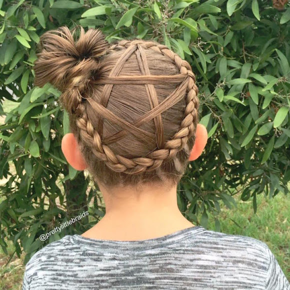 Mãe gasta apenas 20 minutos, criando tranças incrivelmente elaborado para a filha antes da escola