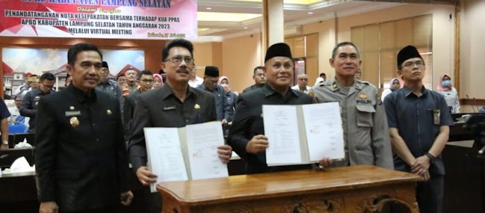 Pemkab dan DPRD Lampung Selatan Tandatangani Nota Kesepakatan KUA-PPAS APBD TA 2023