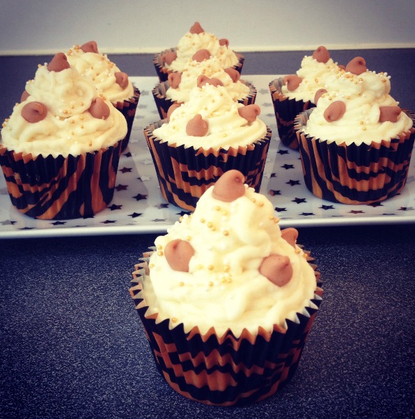 Recette Cupcake : Chocolat Blanc & Pépites au Beurre de Cacahuète