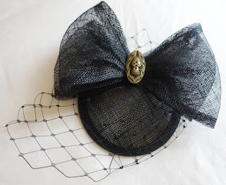 Close up of the black fascinator worn by Gail Hanlon in the 5 Over 50 Challenge Amazing Lace