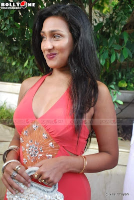 Hottie Rituparna Sengupta's Milky Cleavage Show at IITC Fashion show image