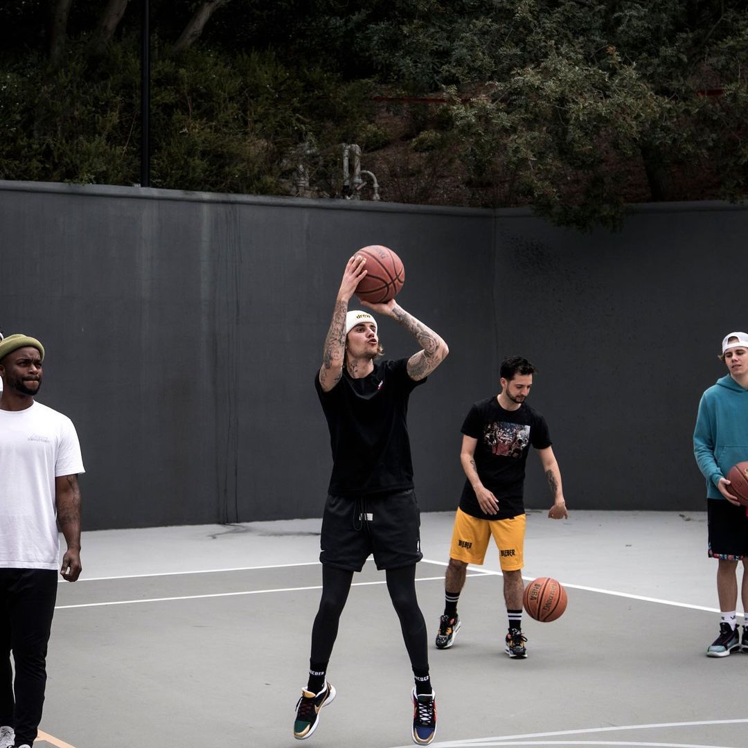 Justin Bieber uses his spare time to play basketball with his friends .. Pictures
