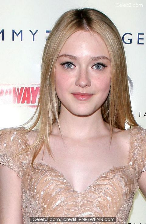 Crazy Pictures Dakota Fanning new and old pictures