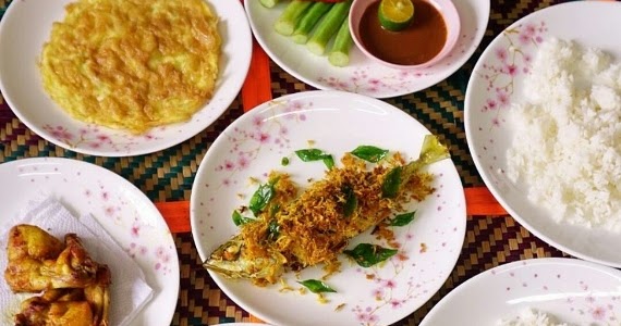 Ikan Goreng Berempah, Terung Masak Lemak Dan Ulam 