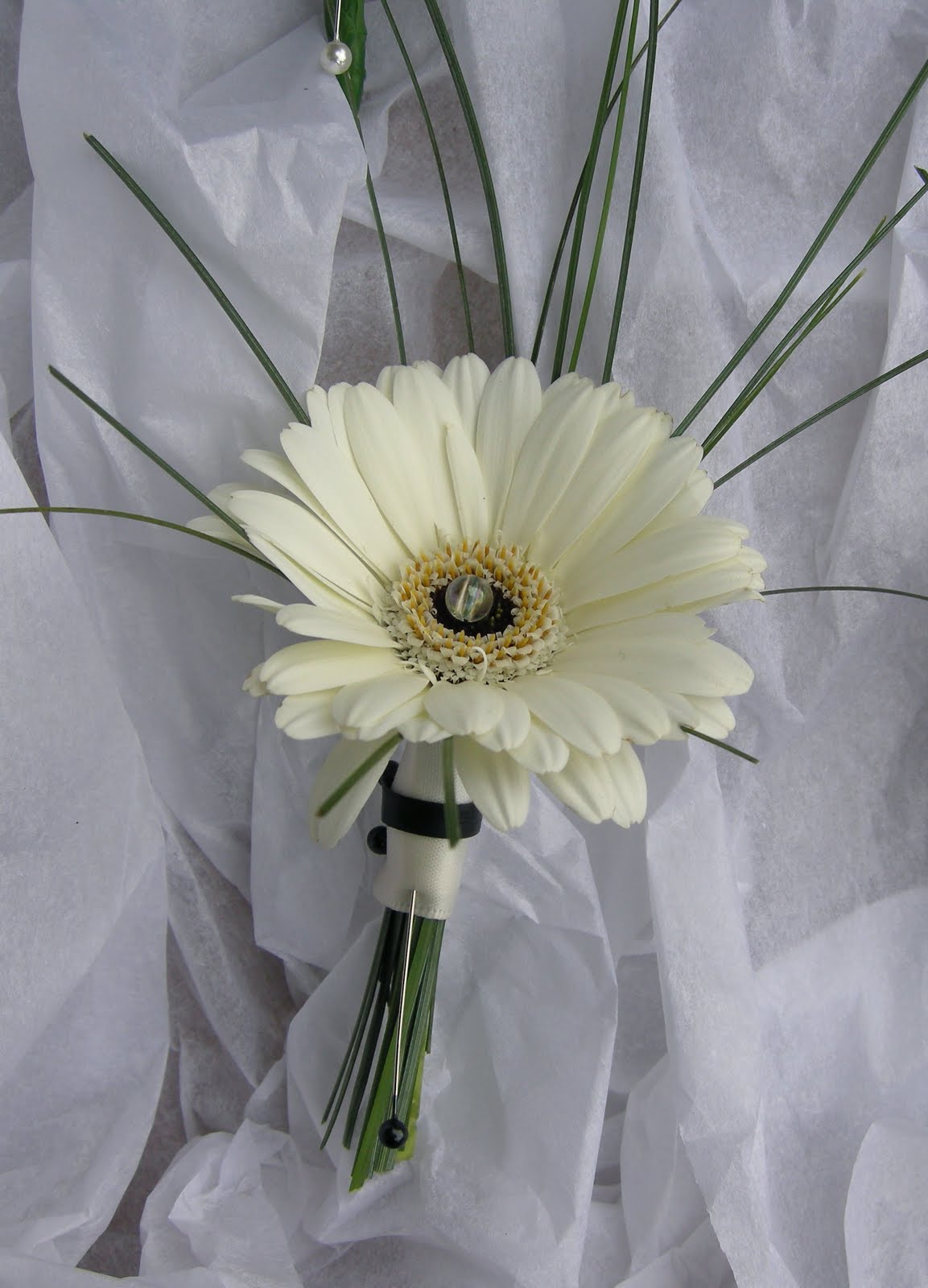 gold and ivory wedding flower