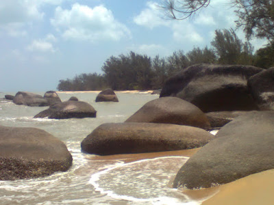 Welcome Belitong membalong beach.