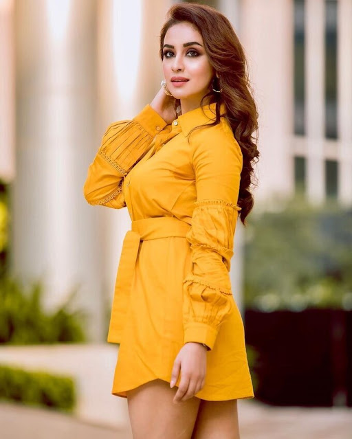 Muskaan Sethi latest photoshoot pics in yellow short dress