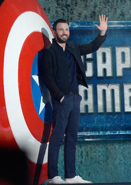 Marvel Studios từng mất ba lần thuyết phục Chris Evans để anh sắm vai Steve Rogers kể từ Captain America: The First Avenger (2011). Ảnh: PopSugar